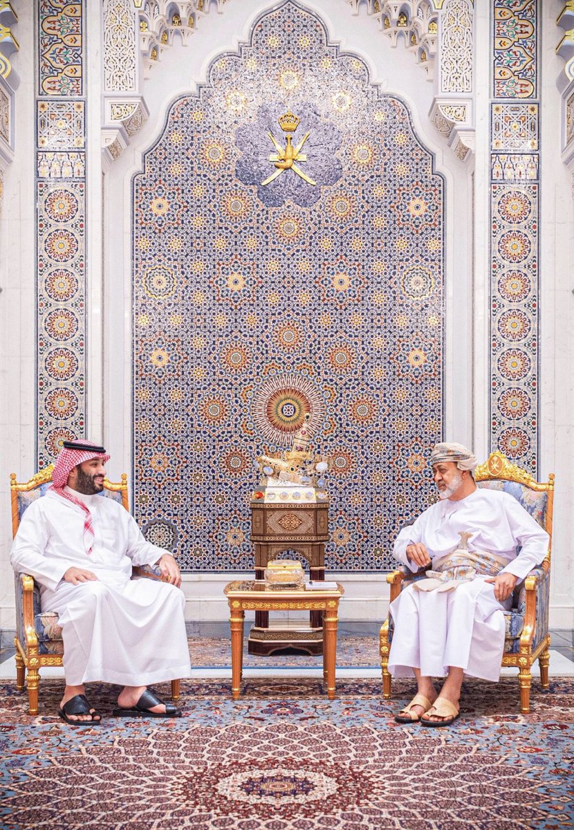 وحن بالسعوديه لنا ود وعهود ..
وألنا روابط طيب خوّه وجيران ..

ما نفترق مادامه الود موجود ..
ودام القياده عند هيثم وسلمان ..
        
           🇴🇲🇸🇦 عز و فخر 🇴🇲🇸🇦

#ولي_العهد_في_سلطنة_عمان 
#هيثم_بن_طارق 
#محمد_بن_سلمان