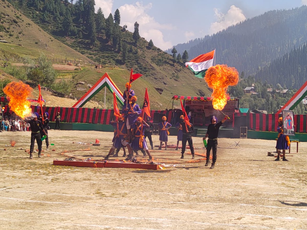 Aftabkg49's tweet photo. #MachhalCulturalFestival was celebrated with great fanfare and #enthusiasm were organized and conducted by the villagers with the support of #IndianArmy. #GeneralofficerCommanding, #VajrDivision was the chief guest for the #MachhalCulturalFestival. https://t.co/nEWuTrViAp