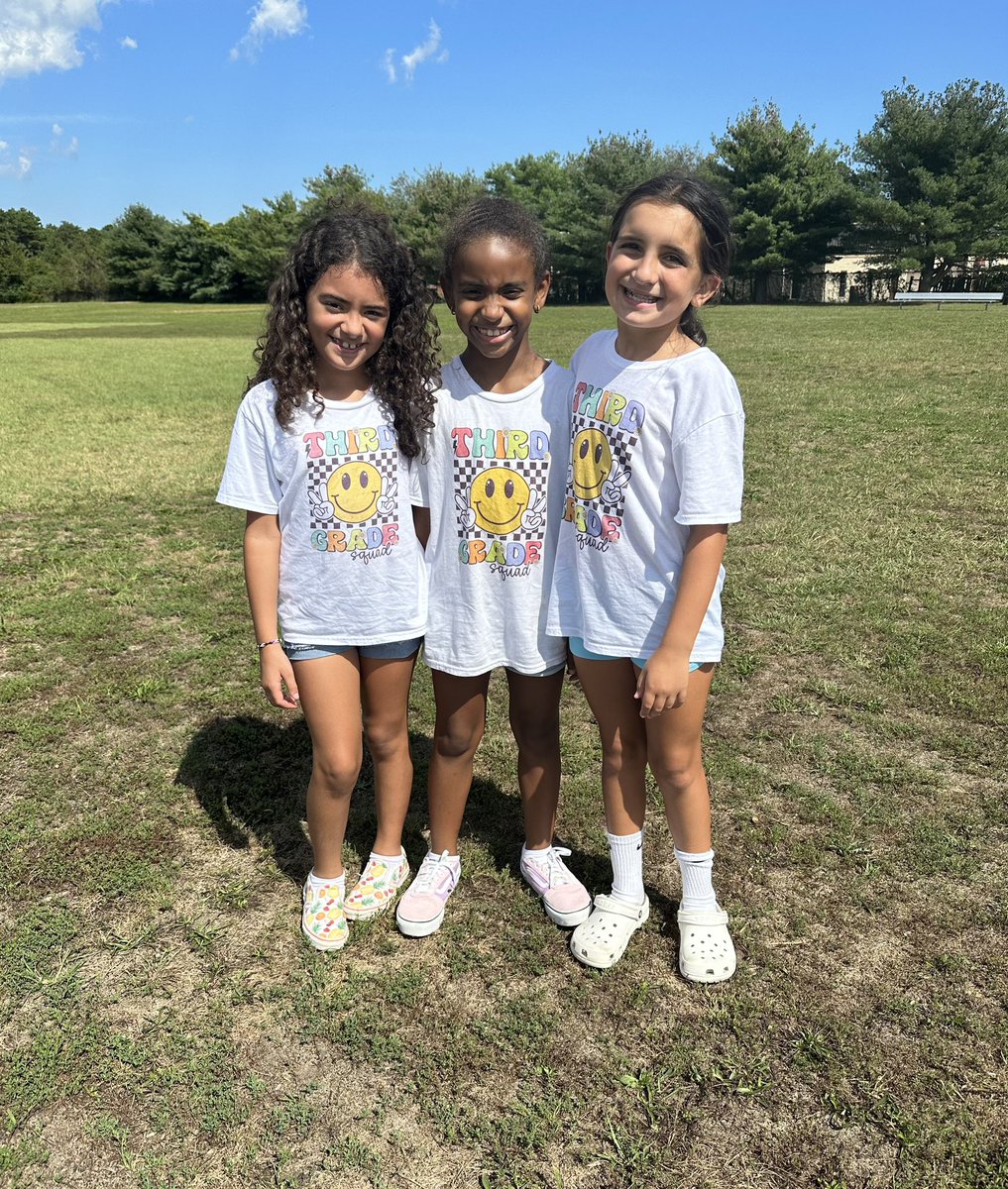 ms_ruchalski's tweet photo. #thirdgradesquad ✌🏼 https://t.co/WkD9YcluF0