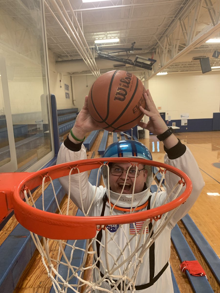 DrJKMitchell's tweet photo. This week is Franklin-Simpson’s Homecoming with the theme “Out of this World”.
Tuesday’s Dress Up Day: Space Jam - Jersey Day
#WelcomeToTheJam
#OneSmallStep
#IBelieveICanFly
#CrossBetweenNeilDegrasseTysonAndMichaelJordan https://t.co/jLcqzM9gKi