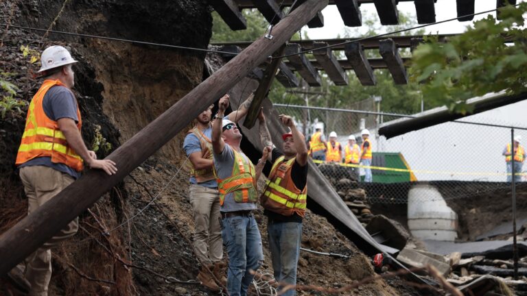 BostonDotCom's tweet photo. Resources for Leominster residents affected by flooding https://t.co/MG3iWviZN1 #BostonHelps https://t.co/IgX0nzWcp0