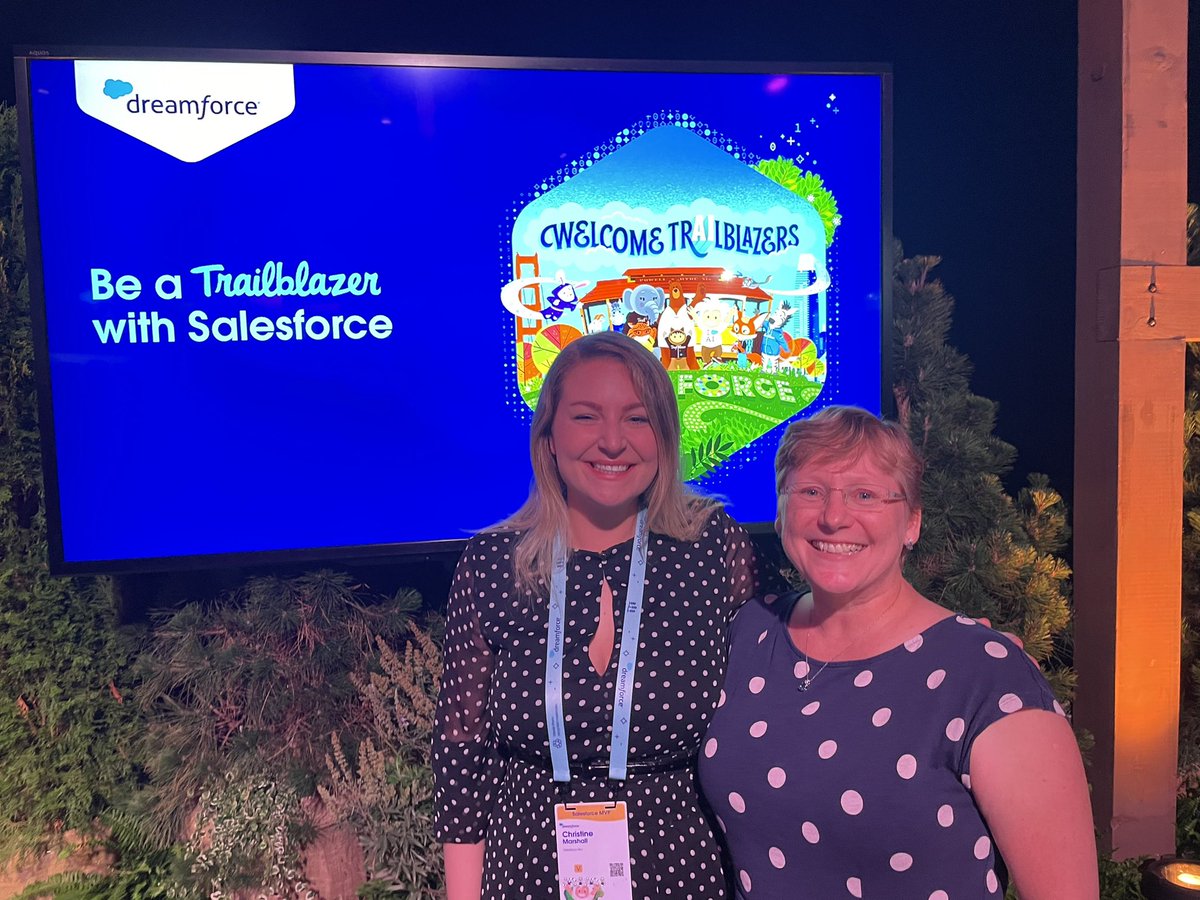 ChrisieMarshall's tweet photo. Uk trailblazers wear polka dots 😂 having fun doing our presentations at #Dreamforce #DF23  #salesforce @Amandabn1 https://t.co/fe8NY7nR93