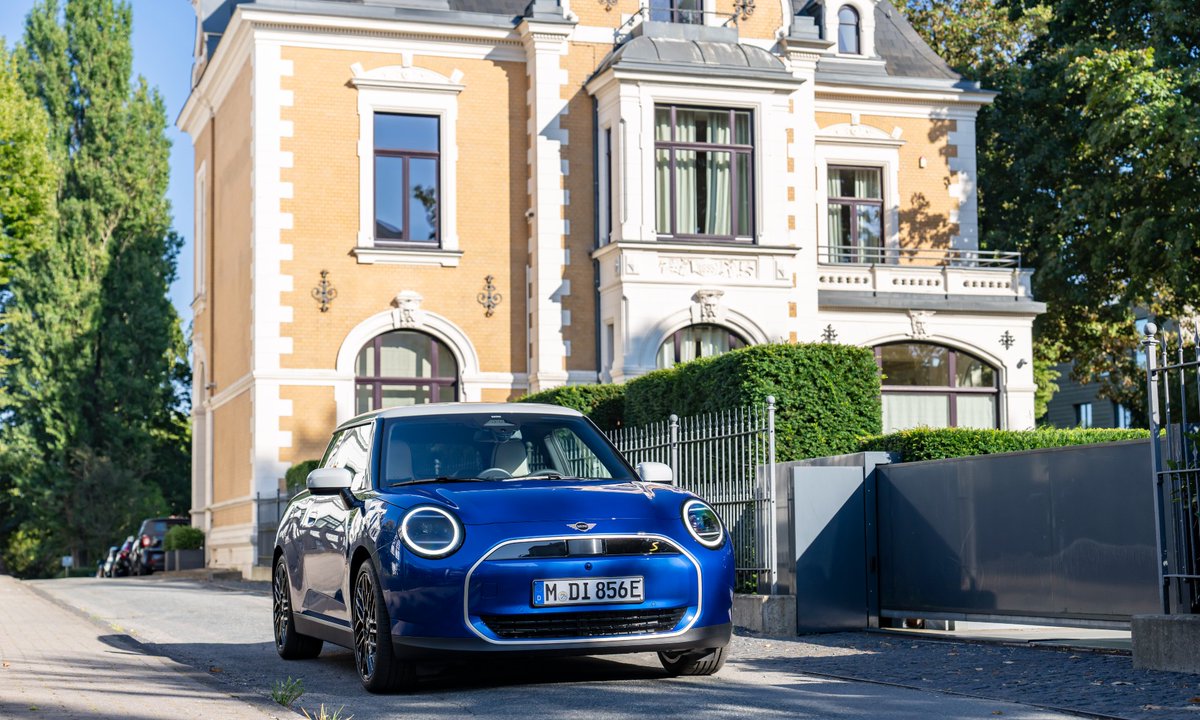 greenbuildingbl's tweet photo. BMW Invests $750 Million for UK EV Production https://t.co/751TV6RlYA https://t.co/FX2mOZ7rID