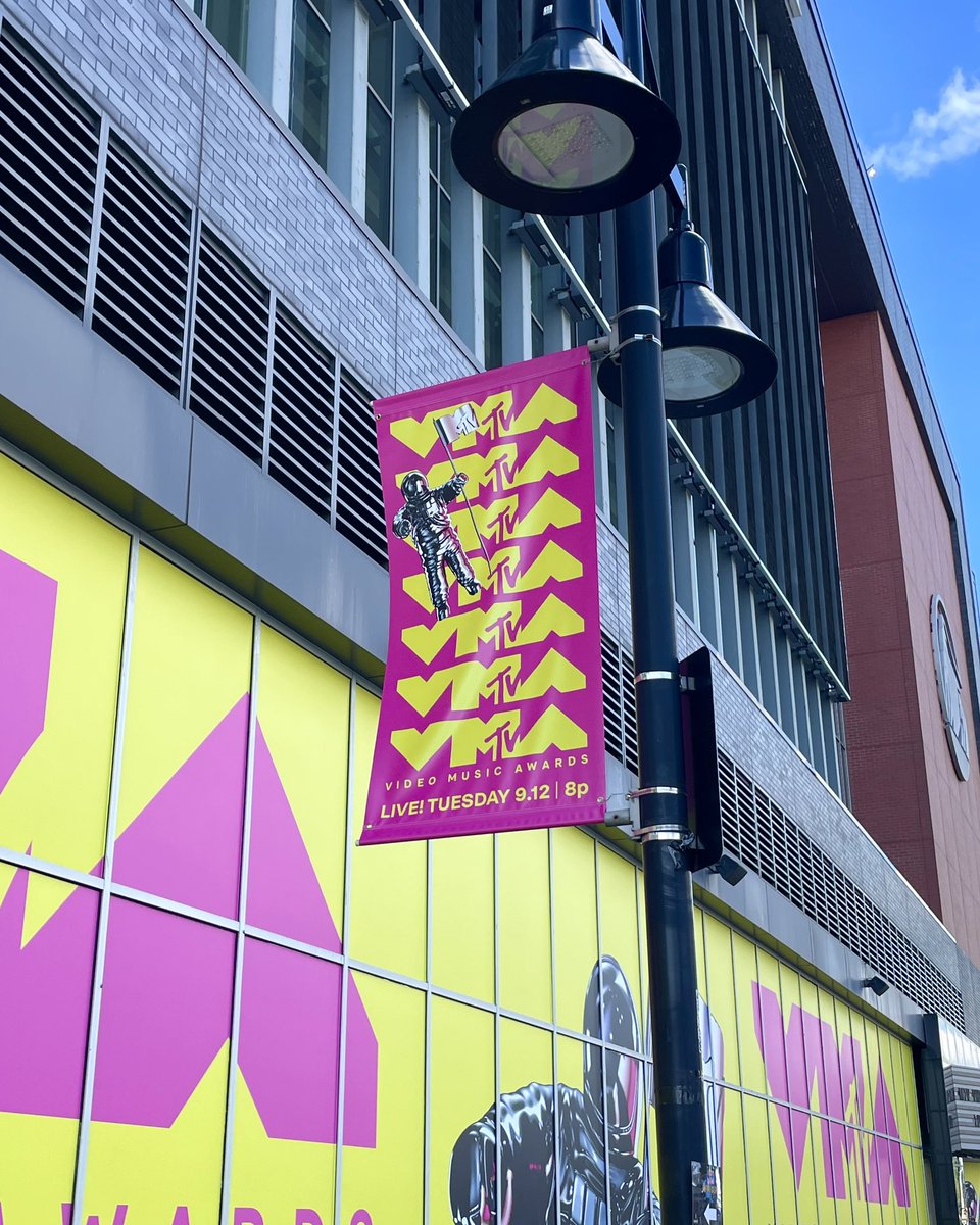 Stray_Kids's tweet photo. [MTV Video Music Awards]

Catch us tonight at 8p on @MTV at the @VMAs🔥

오늘 MTV VMAs 에서 만나요🔥

✔️2023.09.12 8p ET on @MTV

#StrayKids #스트레이키즈
#VMA #VMAs #MTV
#YouMakeStrayKidsStay https://t.co/Sm61LSRrsG