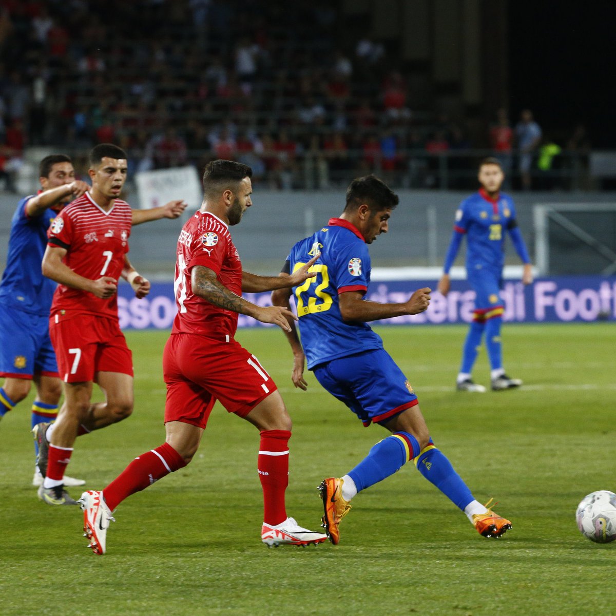 SystemFoot's tweet photo. [#EURO2024Q🇪🇺] La #Suisse 🇨🇭 dispose d’#Andorre 🇦🇩 3-0 !

⚽️ #Itten 49’
⚽️ #Xhaka 84’
⚽️ #Shaqiri (pen) 90’+3

#SUIAND https://t.co/6ZgljKdHcN