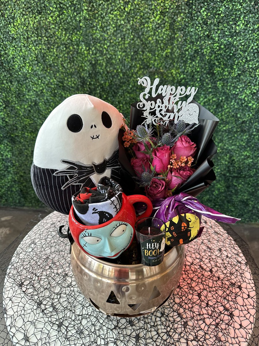 eileensfloral's tweet photo. choose your fav player! 🖤 spooky baskets are backk https://t.co/gEzsylDbV5