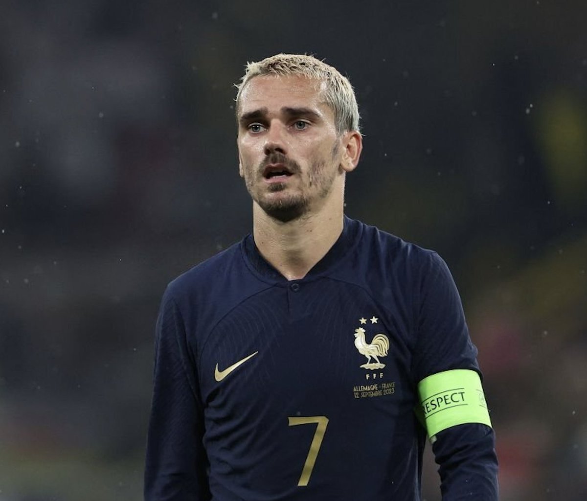 rodrigo_atm_'s tweet photo. - 4° con más partidos (a 22 del récord)
- 3° máximo goleador (a 10 del primero)
- Máximo asistente
- Líder de la Francia de Deschamps 

Hay que abrir el melón de que Griezmann es el mejor jugador en la historia de la selección francesa https://t.co/93Wu7gQuuU