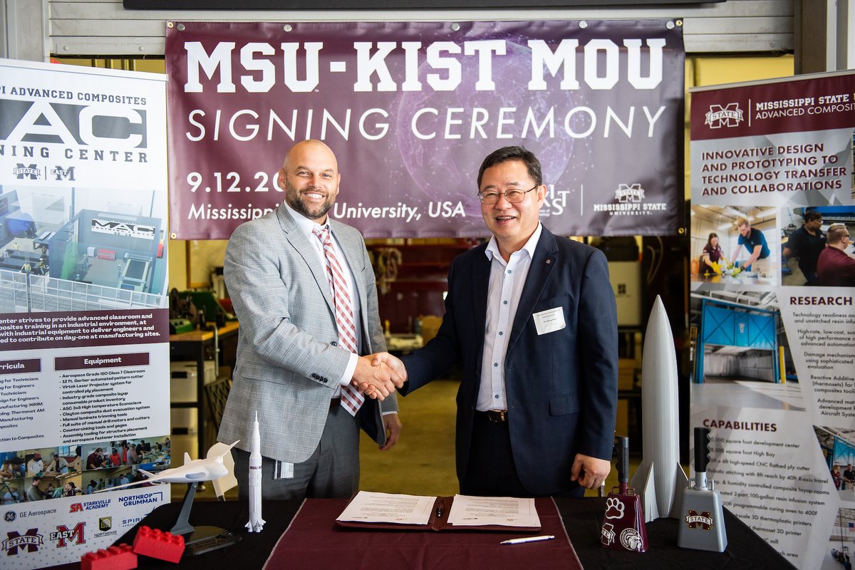MaroonResearch's tweet photo. Today we are marking a new partnership with the Korea Institute of Science and Technology's Jeonbuk Institute of Advanced Composite Materials! With mutual expertise in composite materials, MSU and KIST signed an MOU to partner on research and educational opportunities. https://t.co/7QvvpgL7KK