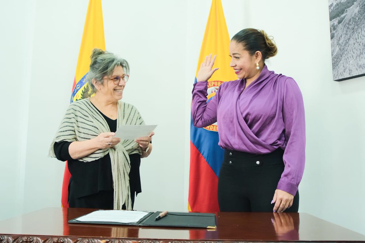 ConsejeriaDePaz's tweet photo. #ATENCIÓN | Este martes se realizó el acto de posesión de @NormaVeraSa como directora de Paz y Reconciliación de la Alta Consejería de Paz, Víctimas y Reconciliación. @MaClemePerezU, secretaria general de la Alcaldía Mayor de @Bogota, presidió este acto.
🧵👇 https://t.co/W7GdpeqezD