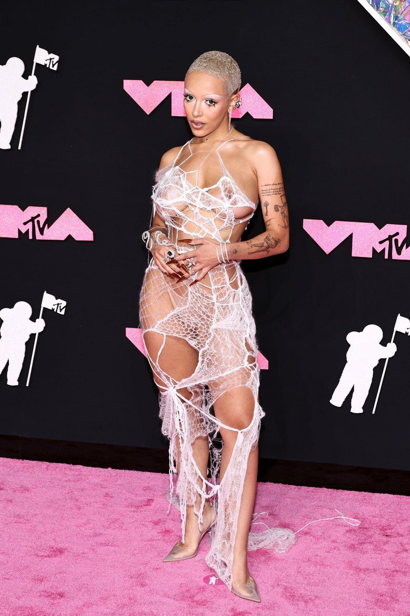 PopNewsFR's tweet photo. Doja Cat -#VMA https://t.co/1Tj5a4Qir1