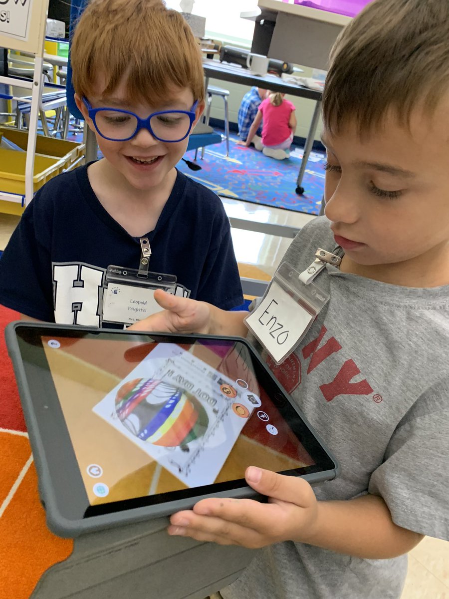 ArtwithMrsPark's tweet photo. @quivervision so fun with Ellsworth Hill artists! #TheHill https://t.co/HDEivjgNxt