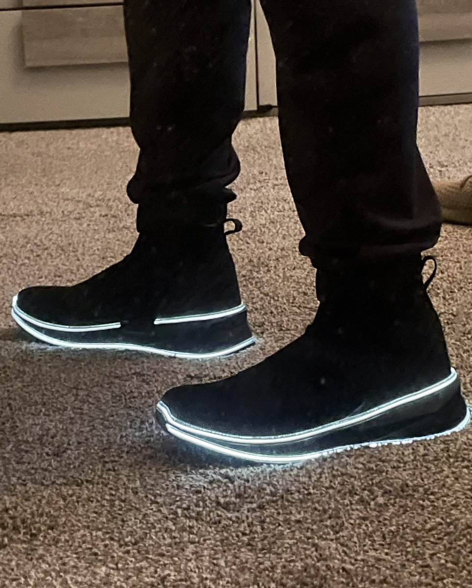 Evill0915's tweet photo. So I ordered these shoes over a year ago from @RezaFootwear when the shoes were in development and they were taking pre-orders. Forgot all about them until they showed up today.
Y’all these kicks are crazy slick. PERFECT for festivals and EDM shows
😍😍
#lightyourownpath https://t.co/1hjiYJNNS7