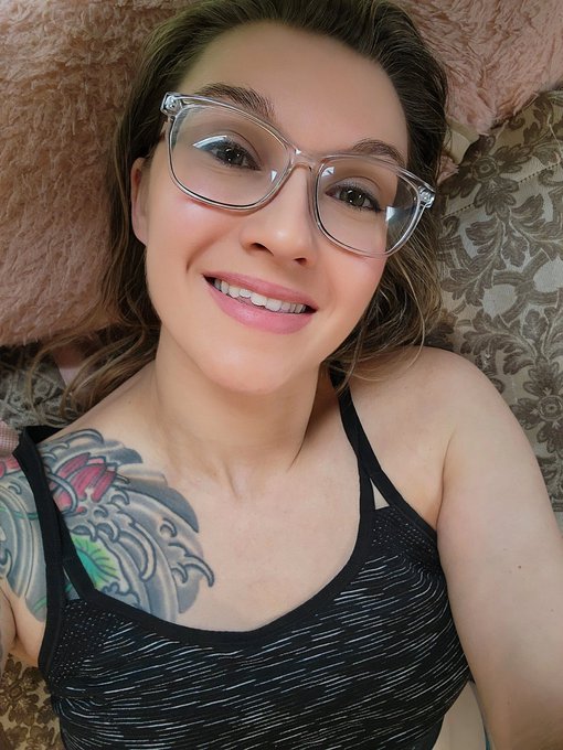Come hang out with me tonight, live on Clapper! https://t.co/f63ACyB7kW<a href="/tag/realloyalfans"class="tags"><span>#realloyalfans</span></a>