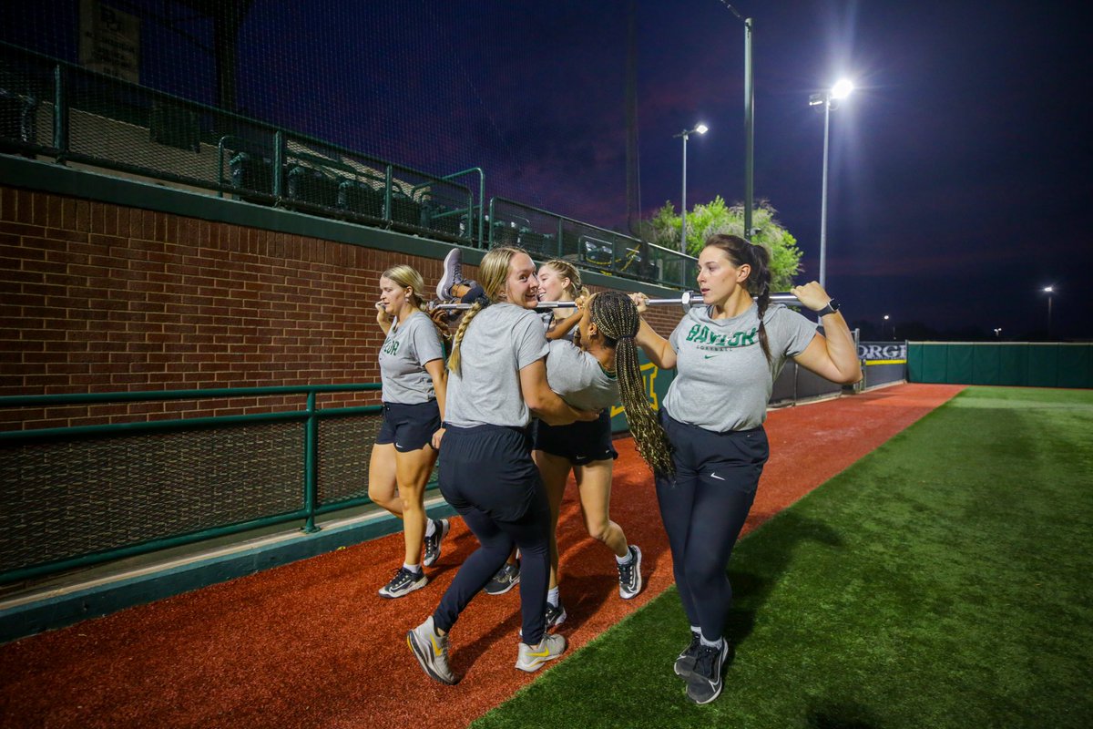 BaylorSoftball tweet picture