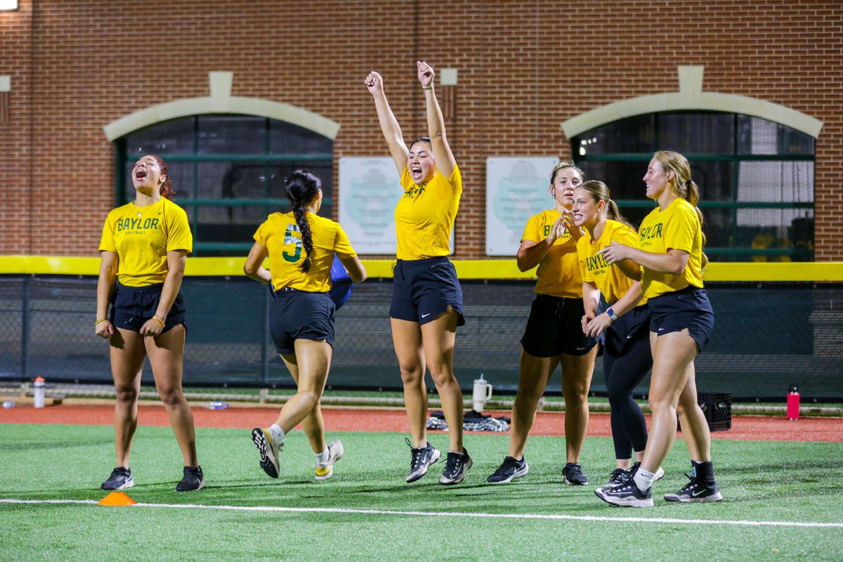 BaylorSoftball tweet picture