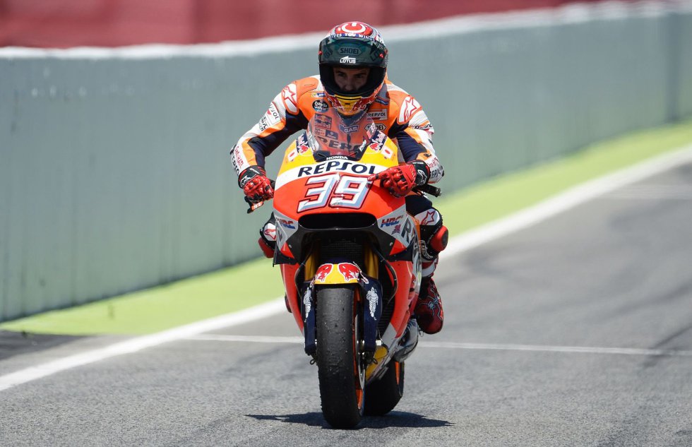 alwaysls39's tweet photo. Marc Márquez homenajeando a Luis Salom en Montmeló 2016💜
#alwaysls39 https://t.co/SeZwQNcWfG