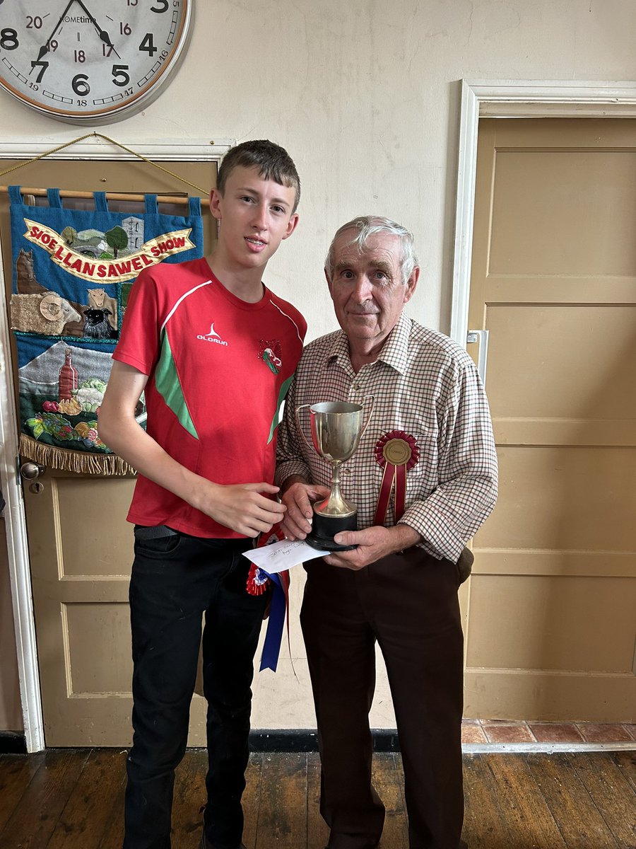 Sioe Llansawel Show (@llansawelshow) on Twitter photo 