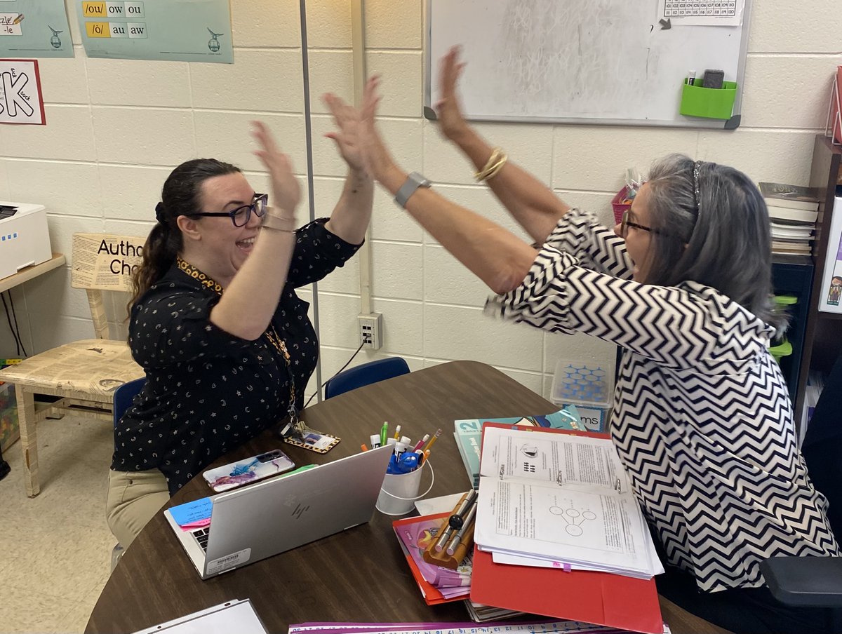LoriStuart2's tweet image. The excitement over @MicrosoftEDU&apos;s Reading Progress is REAL! Ms. Chee-How &amp;amp; Ms. Ferretiz are integrating technology while building better readers! They can&apos;t wait to share this tool w/their students.💪 📚#LearningAccelerators #MIEExpert @Bostonkidscount @CherokeeSchools @ITSCCSD