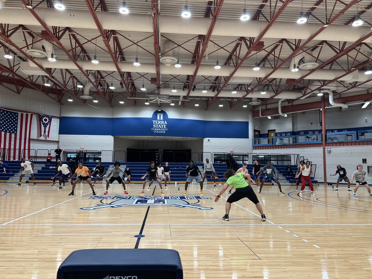 Terra’s Men’s &amp; Women’s basketball teams getting ready for the season this evening with Zumba!