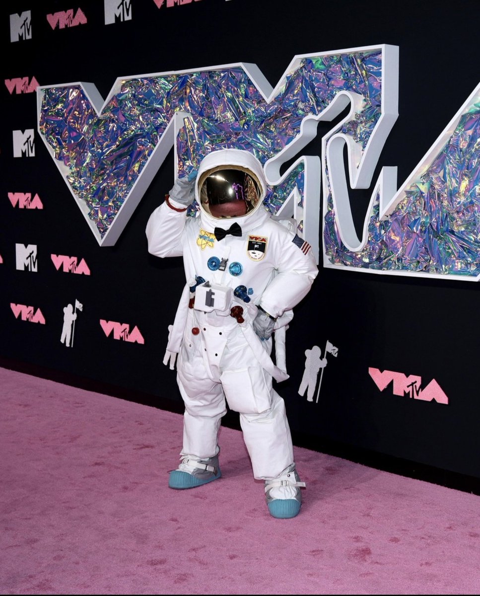 mehaceruido's tweet photo. Esta noche se entregarán los #VMAs  2023 de MTV y aquí les hicimos un #Paylist en YouTube con los videos nominados para que se pongan al día 🥇
https://t.co/XBxVmf7d9f https://t.co/lv0R5pwF0b