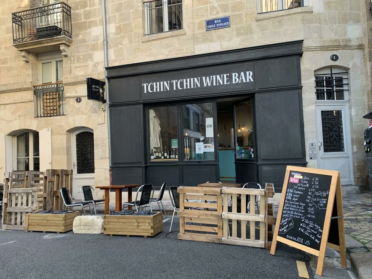 InfosFrancaises's tweet photo. INTOXICATION ALIMENTAIRE : Les autorités sanitaires annoncent un mort et huit personnes hospitalisées, dont 7 en réanimation, après des cas de botulique. Les personnes sont toutes tombées malades après avoir mangé dans le restaurant "Tchin-Tchin Wine Bar" à #Bordeaux (DGS). https://t.co/GyO9TUlkQ3