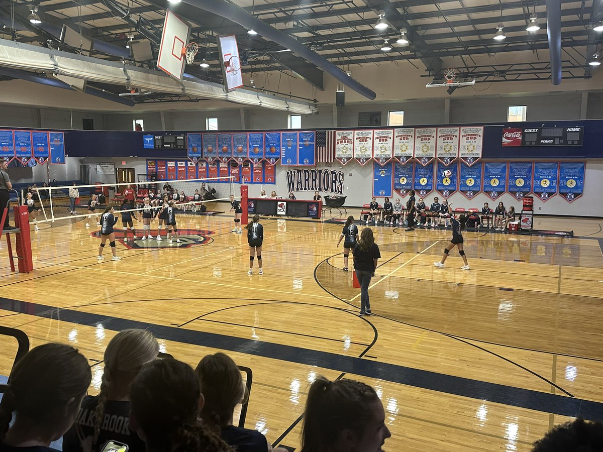 Oakbrook MS Volleyball gets the win over SCA 2-1 in best of 3 sets. Way to go to our middle school. Currently on 2 game winning streak! Go Knights #oneOakbrook