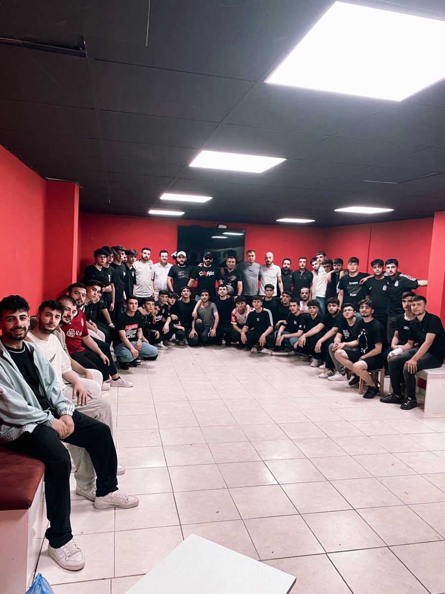 BEŞİKTAŞ’a karşı hislerimiz ne kadar derinse, BEŞİKTAŞ düşmanlarına karşıda kılıcımız o kadar keskindir.
Kardeşlerimle sonsuza.