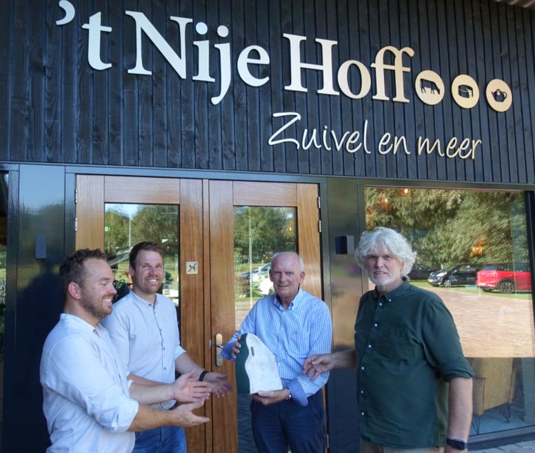 ArchiPuntDR's tweet photo. #DAP23: Spannend! De vakjury kent haar winnaar, maar het publiek mag nog t/m 13/9 stemmen!
De trofeeën zijn geretourneerd door de vorige winnaars DAP21. Kunstenaar Myrte van Dijk gaat ze weer netjes oppoetsen voor de uitreiking op vrijdag 15 september in Assen! Meld je aan! https://t.co/u1vRamknwa