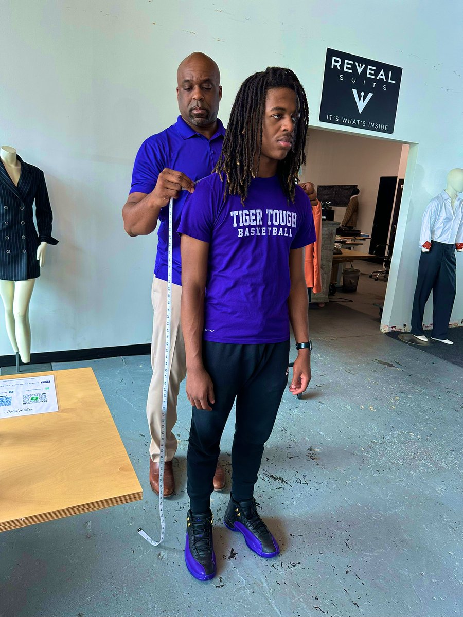 Tigertough1's tweet photo. Thank you @RevealSuits for having us today! We appreciate you taking care of us today and giving back to the program that molded you!  @LegendaryLHS #Alumni We look forward to receiving our blazers for our 2023 Season! #WIN #TigerTough https://t.co/woeMnQ2q2p