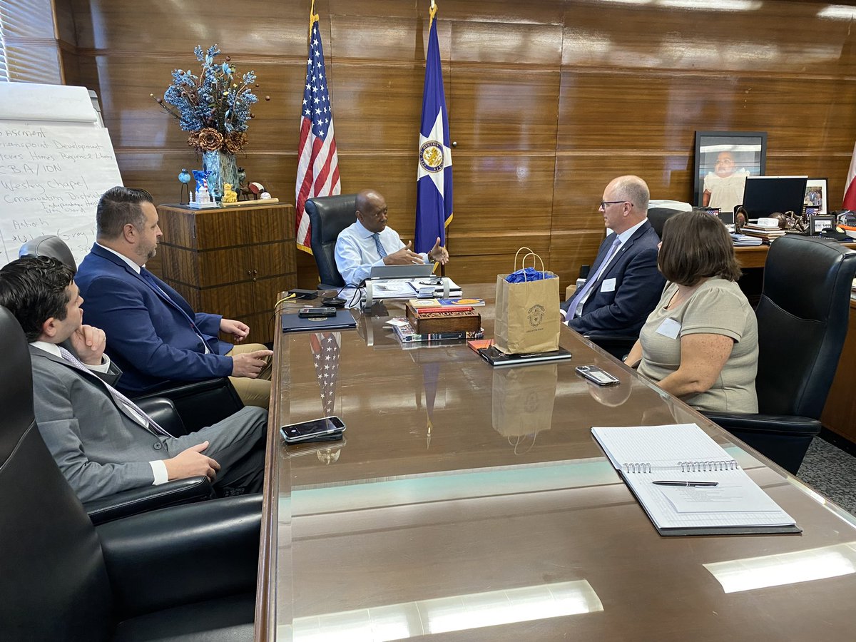 ScottGillingham's tweet photo. Great opportunity to meet with Mayor @SylvesterTurner and officials from Houston this week to learn about the success they’ve had moving 30,000 people off the streets and into housing. https://t.co/h3VI6zdlcO