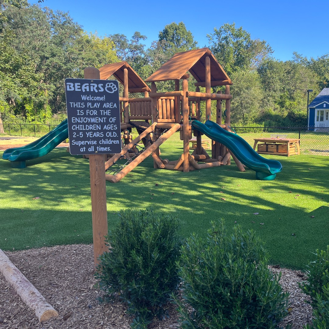 AppleMontSchool's tweet photo. Sunny skies, freshly painted buildings and an (almost completed!) Outdoor Classroom at our new #Hillsborough location. Soon we’ll offer in-person tours so you can check it out yourself. In the meantime, schedule a virtual tour today! https://t.co/5smHJe9G7a https://t.co/rhDqyTRCwO