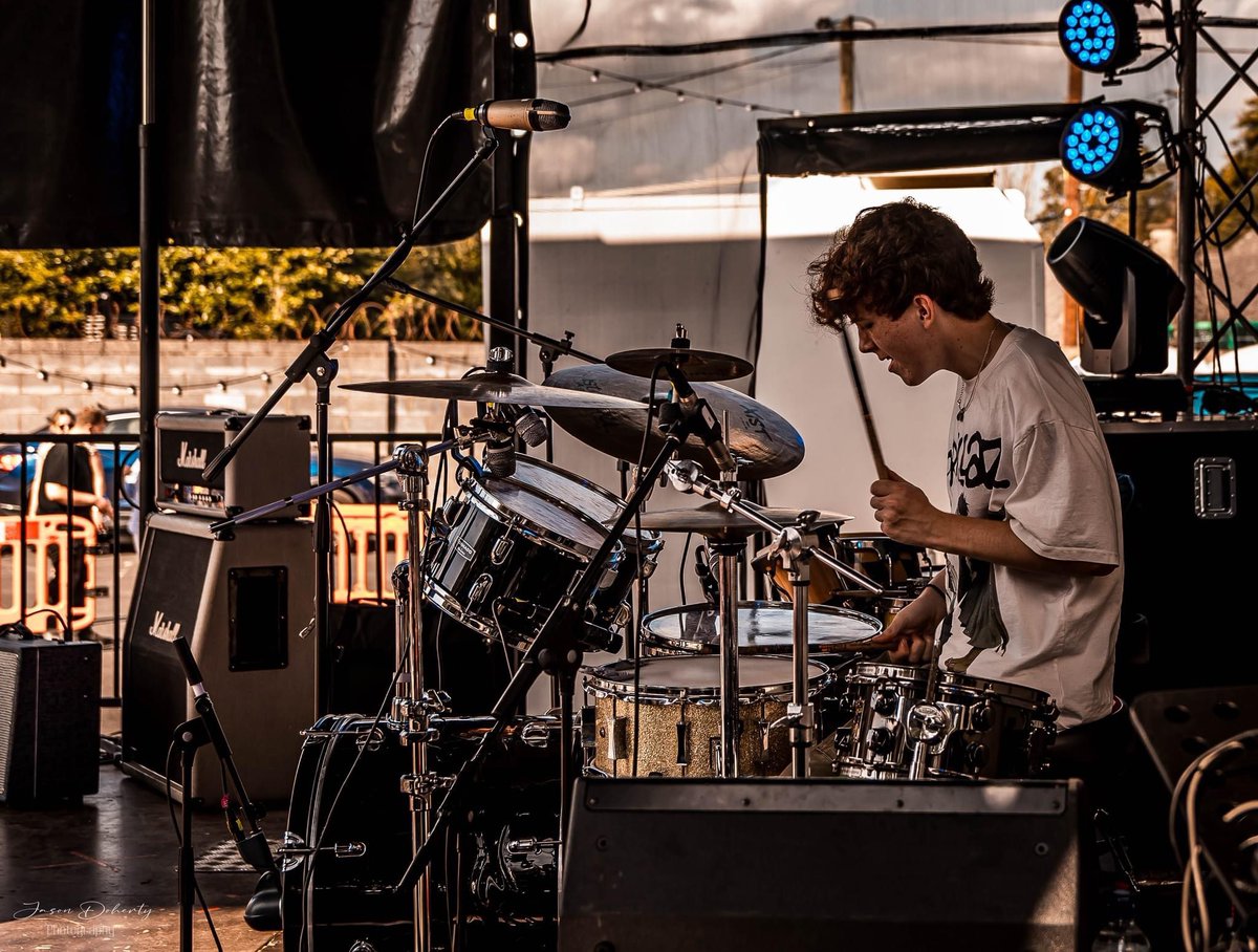 thanksmomband's tweet image. Shout out to @jasondoherty231 for these sick photos and to all those who came to support us. 🥰
We have a new song releasing very soon
#giglife. #thanksmommers 
#supporters #NewRelease