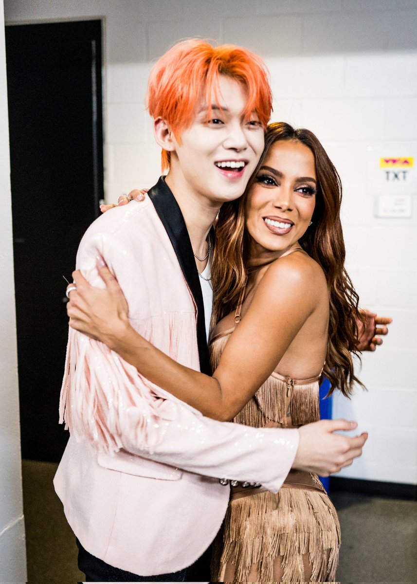 taehymb's tweet photo. Eu não vou superar esses dois no palco NUNCA
#VMAs #TXTxAnitta https://t.co/p5pkq2Jz3q