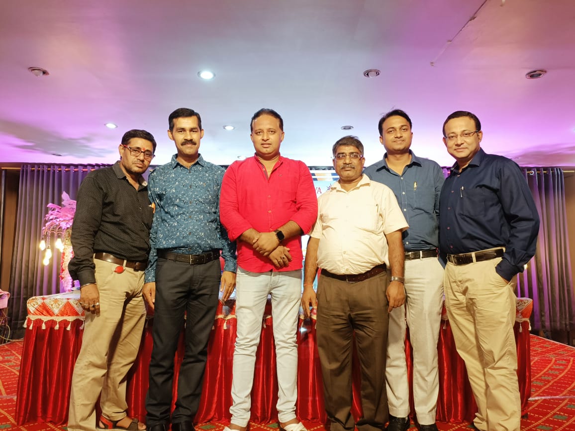 SuryadeoModi's tweet photo. कल LIONS CLUB OF JHUMRI TELAIYA के INSTALLATION CEREMONY में शिव वाटिका में उपस्थित हुआ.जहां डॉ आर कुमार जी के द्वारा मुझे सम्मान दिया गया. नवनियुक्त अध्यक्ष डॉ सागरमणि सेठ जी को बहुत बहुत बधाई.
@LionsClubsIndia 
@shalinigupta001 
@SandhyaAnchal 
@Rohitjaiswal111 https://t.co/8CO6Vxo7To
