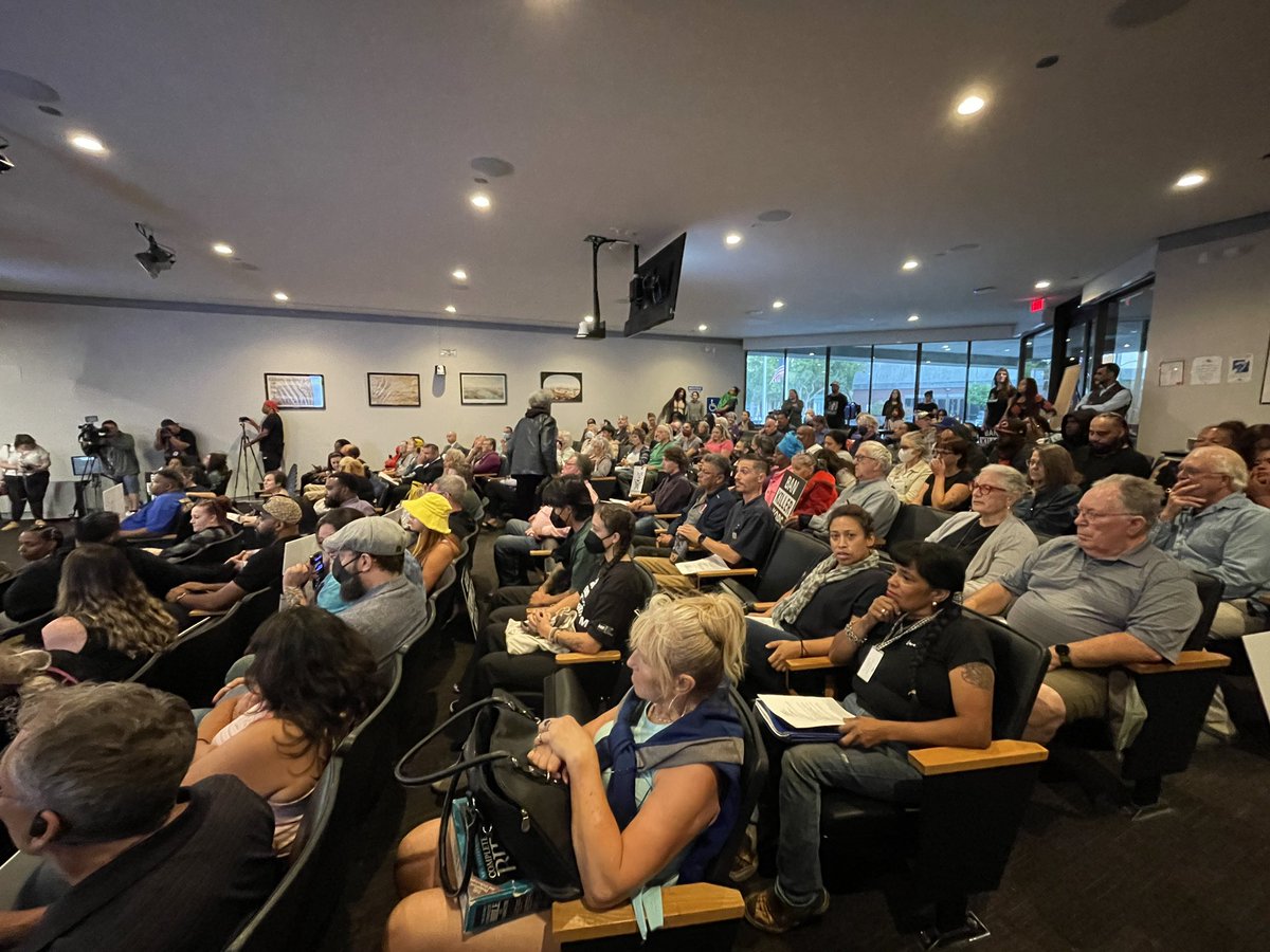 More than 120 people are in attendance tonight. Councilmember Mina Loera-Diaz requested the 15 minute community forum be extended to an hour into the meeting to allow attendees to speak. All council members, minus an absent @Charles4Vallejo, are in attendance.