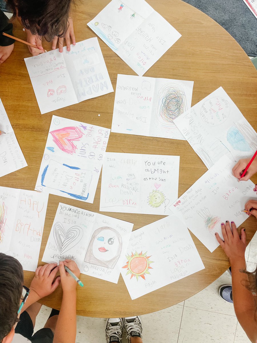 MsGraceGomer's tweet photo. Who doesn’t love a handmade card? Aces made handmade cards for their classmates birthdays and we all got to sign each one. We can’t wait to make each others special day even more special with a little love from our class family! #gracesaces @MaplehurstPS https://t.co/Qpv4VGynkN