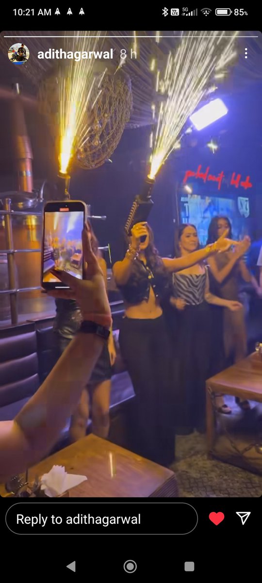 SheilaSandhu's tweet image. This man called #Adith , worked n as per his bio still works for #SidhartShukla for more than 15 years.... His loyalty has no boundaries.... call him a driver??? Are u freaking blind??
I driver doesn&apos;t stand with u, by u n for u.... some relationships are more than meets the eye…