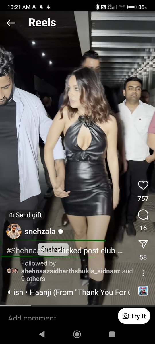 SheilaSandhu's tweet image. This man called #Adith , worked n as per his bio still works for #SidhartShukla for more than 15 years.... His loyalty has no boundaries.... call him a driver??? Are u freaking blind??
I driver doesn&apos;t stand with u, by u n for u.... some relationships are more than meets the eye…