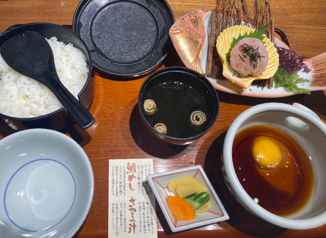 bozu_108's tweet photo. 愛媛県行ったらこれ食べた方がいい選手権

最優秀賞
①うわじま場所のぶりしゃぶ
②肴薫のお刺身
③西岡菓子舗のつるの子
④松山空港かどやの宇和島鯛めし

byオダウエダのオダさん(細い方) https://t.co/xCQIRrv9bZ