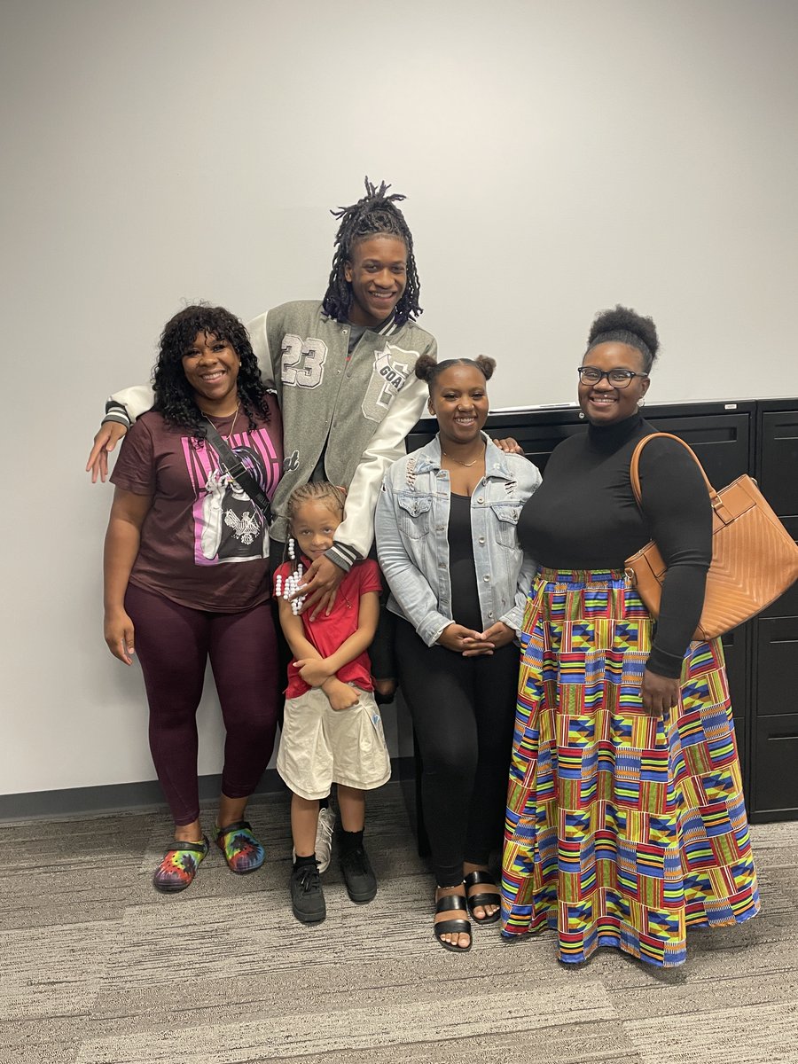 GCC_Charters's tweet image. @SAVA_Charter students Khalid Barker and Princess Jackson represented the SAVA student body at tonight&apos;s GCC board meeting!🌟

The students did a great job presenting the board with a report showcasing the academic and extracurricular accomplishments of SAVA students.