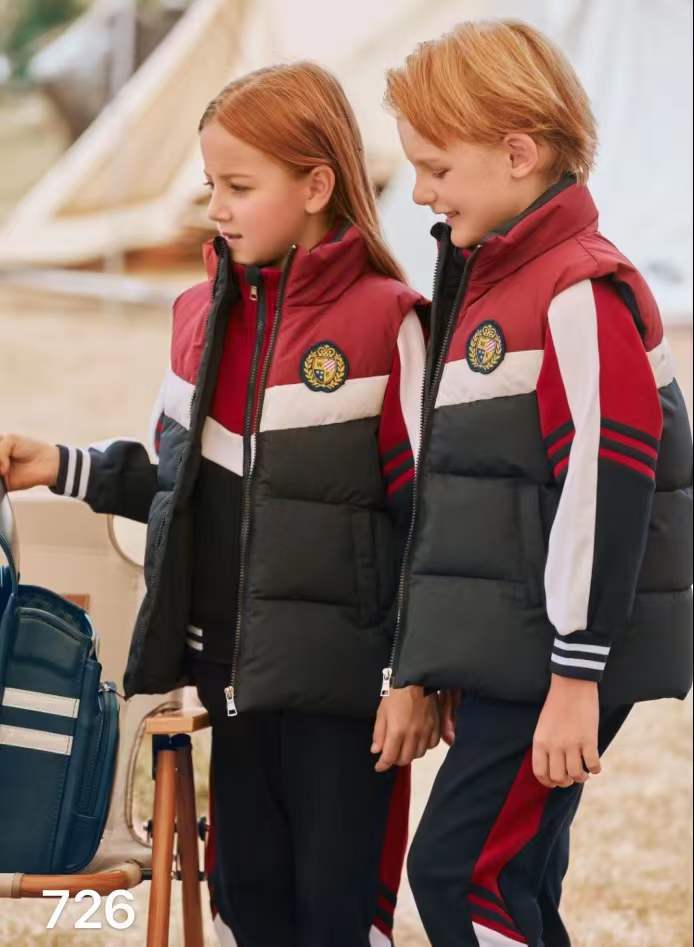 Winter #downjacket school uniforms for wholesaling
MOQ: 10sets
We have all of them in stock!!!
#internationalschools #UK #Britishstyle #winteriscoming #London #schoolwear #Principal #schoollife