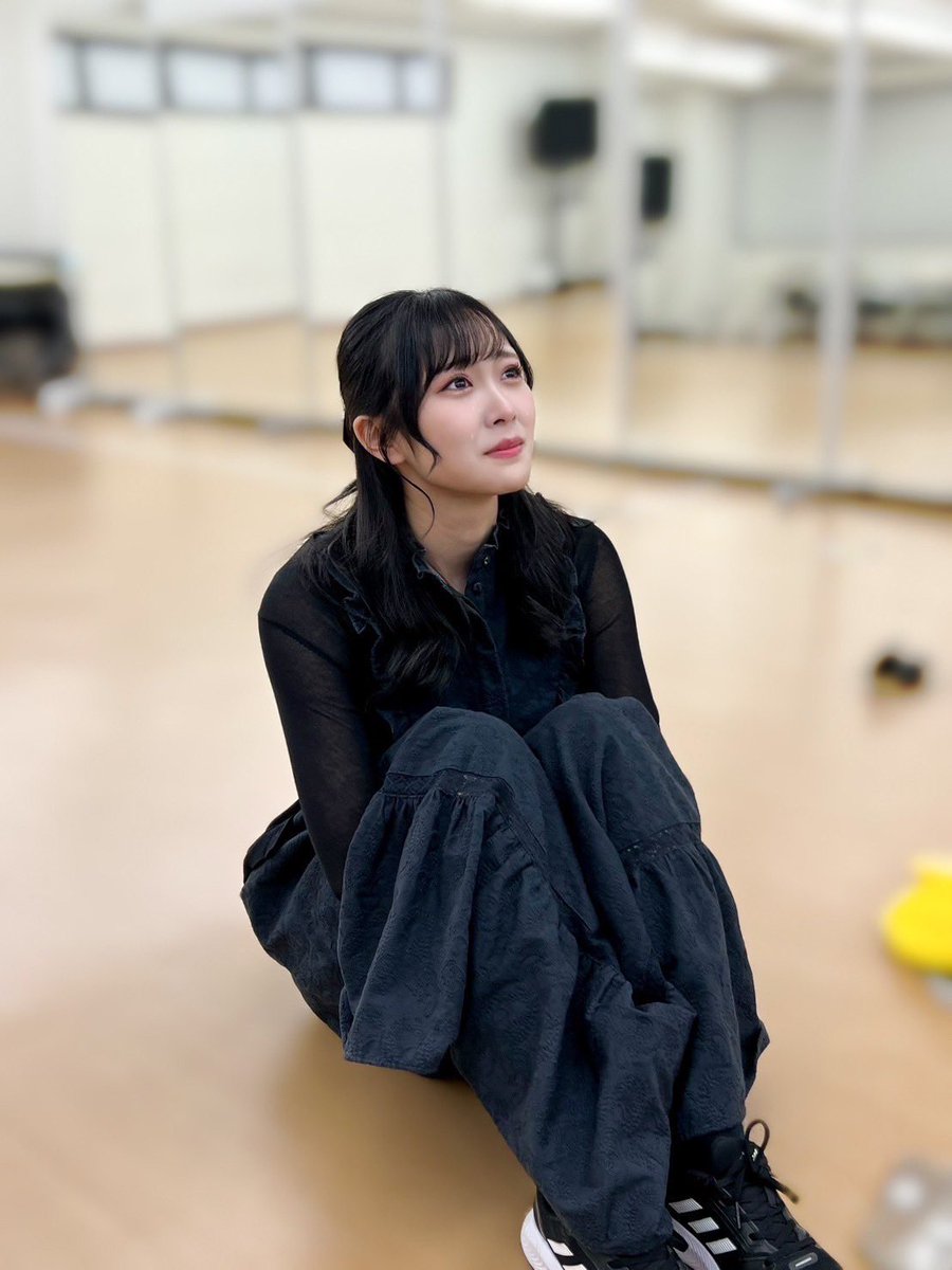 fujisawa_riko's tweet photo. じゅりい、はっぴーばーすでー♡

成人！大人の仲間入りー！🥹
いつもニコニコで優しくて盛り上げてくれて本当にありがとう🥲

そんなじゅりいを皆で褒め褒めしてたら涙を流してしまった写真が1枚目になりますかわいい…˙ᵕ˙♥︎
#ニアジョイ 
#逢田珠里依生誕祭2023 https://t.co/aisHMmXwOM