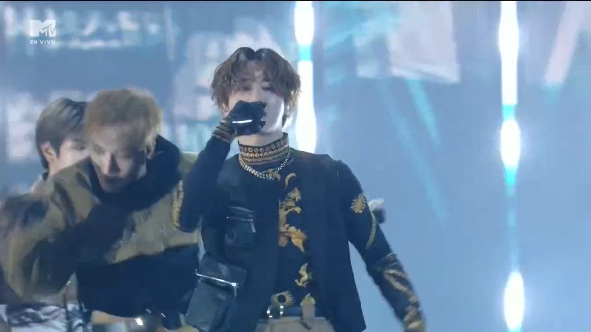 SKZBNesp's tweet photo. [📌] Fotos y videos de la presentación de Stray Kids con "S-Class" en los VMAs. 

STRAY KIDS SHINE ON VMAS
#S_Class_VMAPerformance
#StrayKidaAtVMAs #VMAS
@Stray_Kids
@Stray_Kids 

~♟️
© a quien corresponda. 
#StrayKids @Stray_Kids #스트레이키즈 https://t.co/60YAK8Rvel