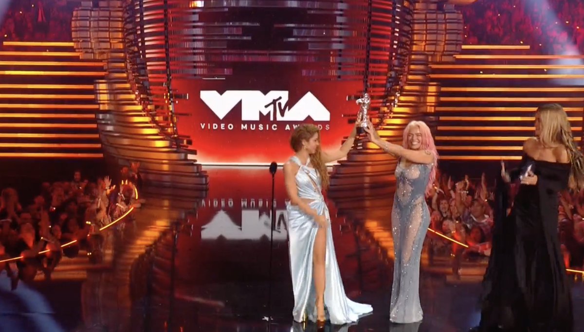 PopCrave's tweet photo. Shakira &amp; Karol G accepting the award for Best Collaboration at the #VMAs. https://t.co/U9PVTUIWwm