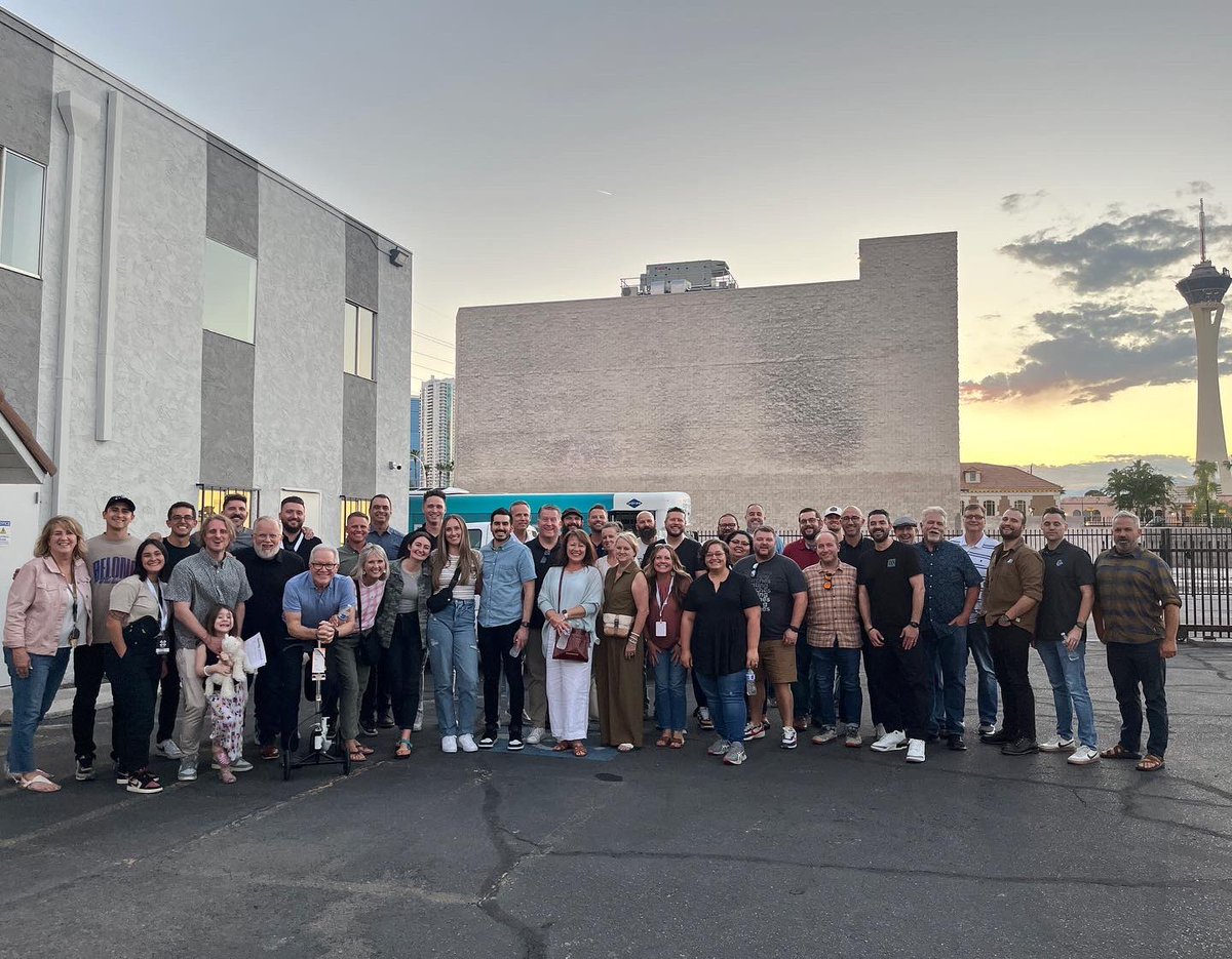 sendvegas's tweet photo. Such a great time checking out the new Love Well Center, ministry of the The Hub LV and @sendrelief!

Grateful for how the Lord is using this Kingdom ministry in our city! ♥️👏

#BuildX #lovewell #wearesendnetwork #Kingdom #SendLV #SendNevada #SendVegas https://t.co/lPBv8l1nma