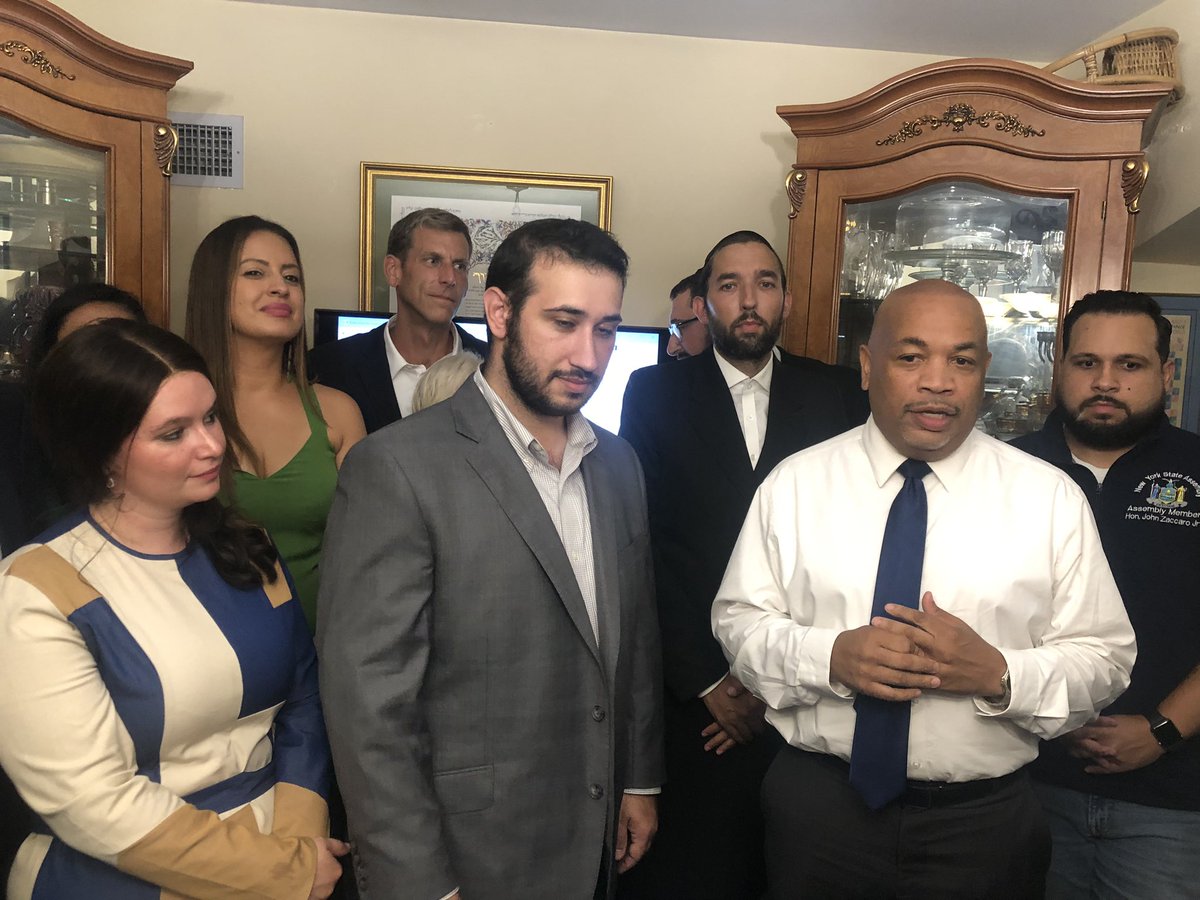 Queens_Dems's tweet image. A hearty congratulations to @SamBergerforNY for his victory tonight!

From elected officials to unions to tenants associations to activists— the whole community came out to support the best candidate for the job.

Through unity comes strength 🗳️🎉

#CommunityWins