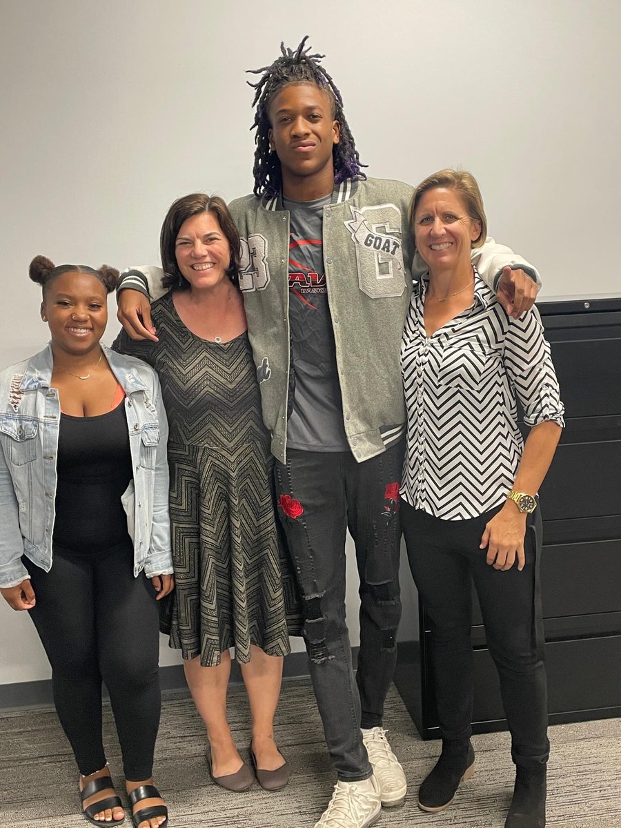 gcc_jsample's tweet image. Day 32- Today was a board meeting day with a lot prep work as we prepared to share with our board the unaudited actuals budget. Highlight of our meeting was our first student board report! Thanks to SAVA seniors Princess and Khy!!! #gcclevelup #proudgccsupt #gcc_charters