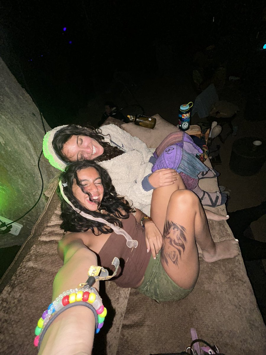 theleigoddess's tweet photo. Rollinn with the homiesss 💖😄#firstfestival https://t.co/YjaDjDrR1L