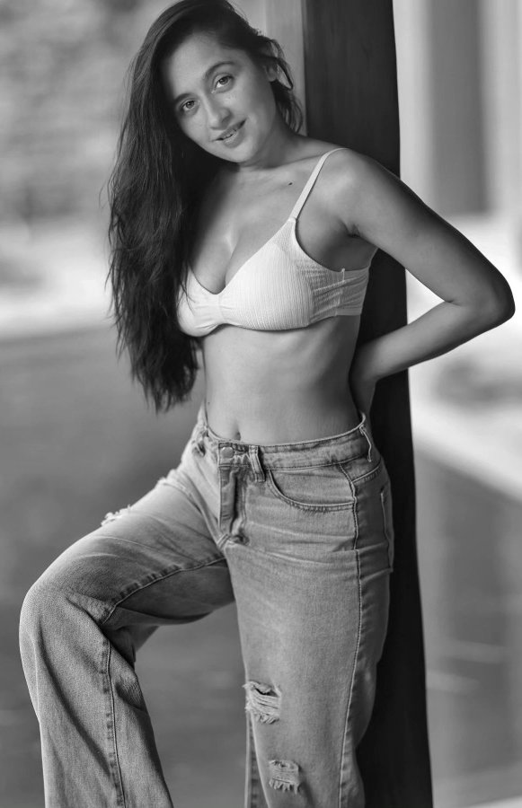 F536pcva8AAEIq7?format=jpg&name=900x900