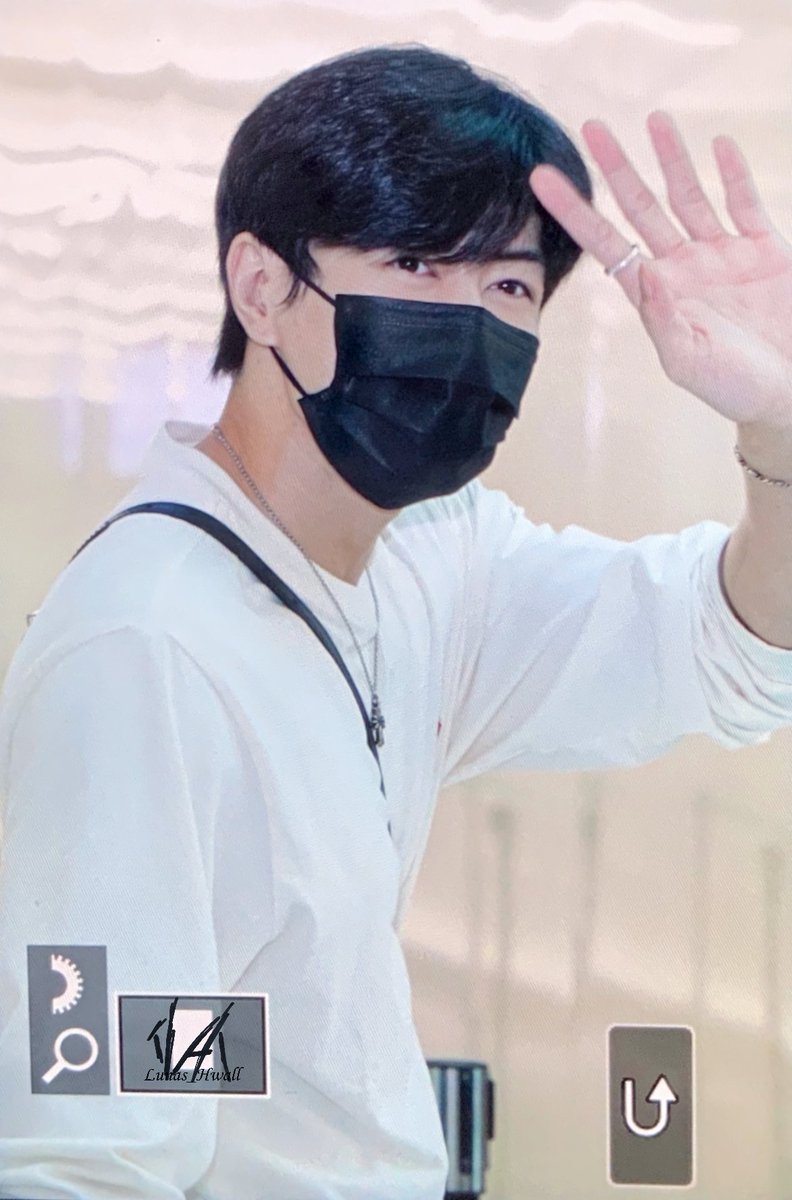 230913 출국 프리뷰
顺飞 조심해 가💜
#VAV #브이에이브이 #제이콥 #JACOB #Vapmz #张朋 #张朋jacob 
<a href="/twt_VAV/">VAV</a> <a href="/VAV_official/">VAV</a>